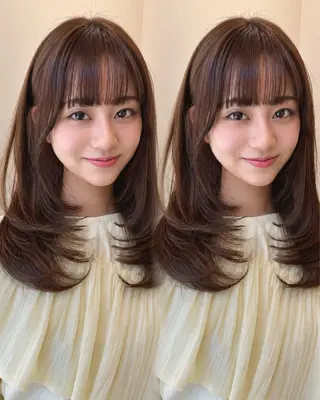 セミロング カラー Akane レイヤー/艶カラーのヘアスタイル