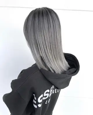 セミロング naomi (夜間営業受付中★)のヘアスタイル