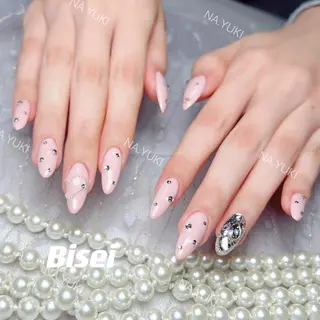 ネイル 🦋 Queenieのネイルデザイン