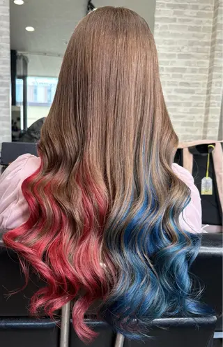ロング Lilly 中谷友里のヘアスタイル
