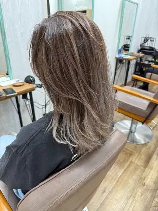 セミロング カラー 🥥ニシダテ アイラ🥥のヘアスタイル