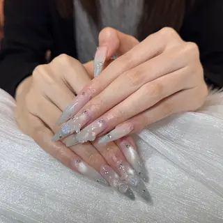 ミディアム Anmi Nailsのネイルデザイン