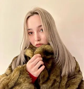 カラー sara ブリーチカラーのヘアスタイル