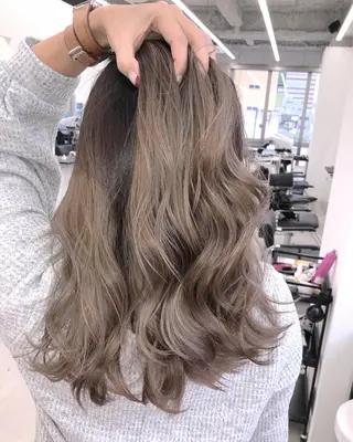 セミロング カラー ブリーチ 透明感HIDEのヘアスタイル