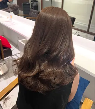 セミロング カラー 浦﨑 笑美里のヘアスタイル