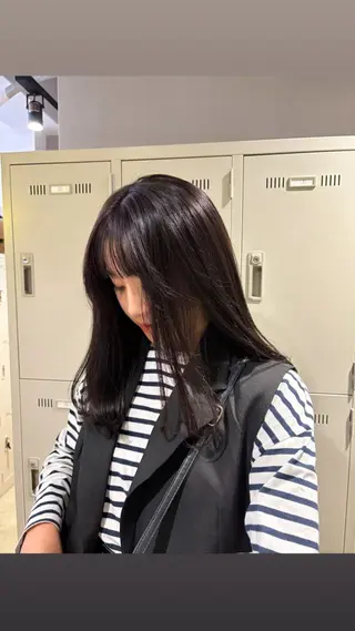 セミロング カラー 抜け感レイヤー︴ ニュアンスカラーのヘアスタイル