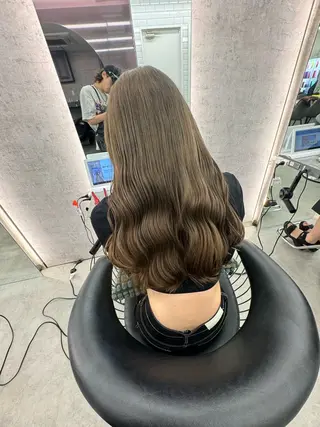 セミロング カラー ブリーチ特化 梅田本多翔のヘアスタイル