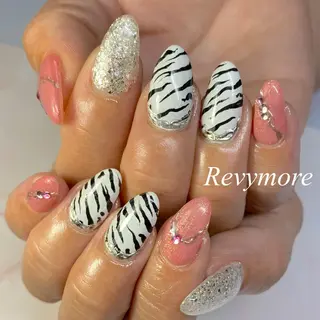 ミディアム ネイル nail salon Revymoreのネイルデザイン