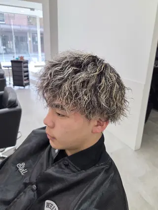 ショート パーマ メンズ 桐島 令奈のヘアスタイル