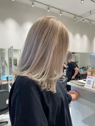 ミディアム カラー 韓国レイヤー×艶髪 ハイトーンRyukiのヘアスタイル