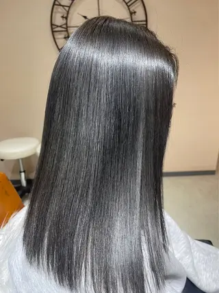 ロング 御前  朋也 レイヤー透明感カラーのヘアスタイル