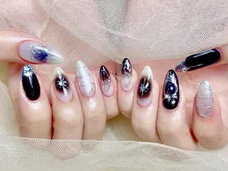 ネイル 🦋 Queenieのネイルデザイン