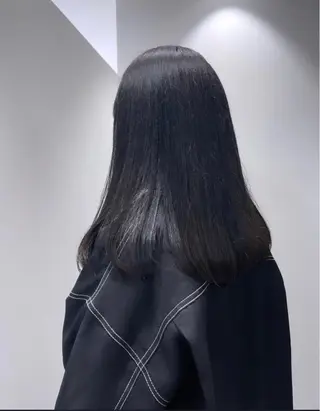 ロング カラー 𝘳𝘺𝘰𝘬𝘢 髪質改善／ブリーチのヘアスタイル