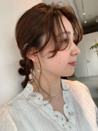 ミディアム カラー パーマ ヘアアレンジ 💓パーマ，💗 レイヤーカットのヘアスタイル