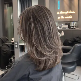 ロング 🫧バレイヤージュ/ ハイライト/ミズキのヘアスタイル