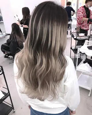 セミロング カラー ブリーチ 透明感HIDEのヘアスタイル