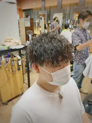 ショート パーマ メンズ 三谷 天兵のヘアスタイル