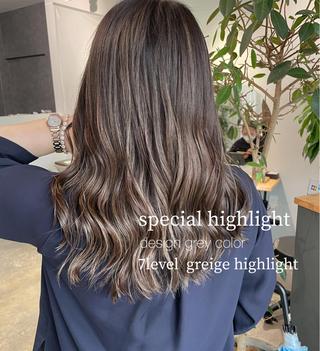 セミロング 岸川 恭子のヘアスタイル