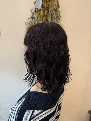 ミディアム カラー 浦野 妃菜のヘアスタイル