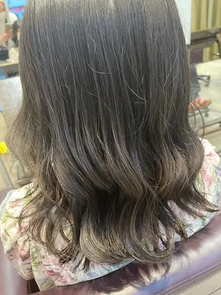 ミディアム 前田 菜奈子のヘアスタイル