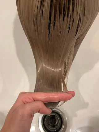 カラー 天野 利咲のヘアスタイル
