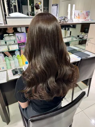 セミロング カラー レイヤー×艶髪🤎. 𝜗𝜚hitomiのヘアスタイル