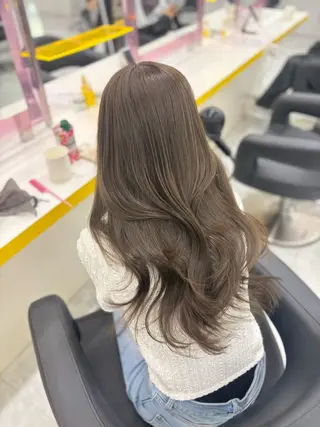 ロング カラー 🧸レイヤー× ベージュ🥯カホ🍯のヘアスタイル