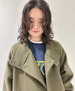 ミディアム パーマ ブリーチなし透明感 ツヤカラー/ユナのヘアスタイル