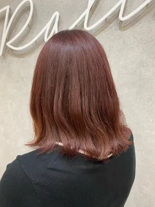 ミディアム レイヤーカット・透明 感カラー✨️春山栞菜のヘアスタイル
