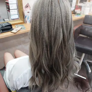 ロング カラー EMI SANのヘアスタイル