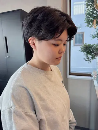 ショート パーマ ハヤサカ マユキのヘアスタイル