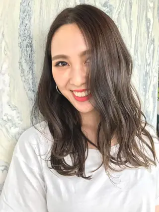 セミロング カラー 藤井 さと実のヘアスタイル