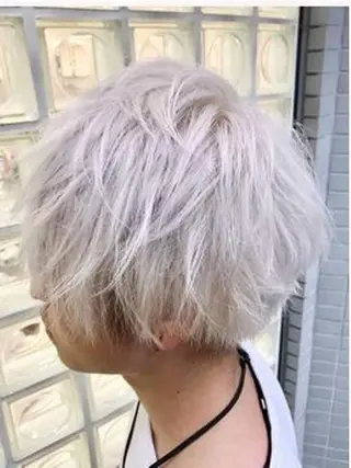 ショート カラー 新宿メンズパーマ特化 メンズバレイヤージュのヘアスタイル