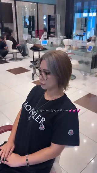 ショート ハイトーンカラー✨️ 艶カラー特化Amiのヘアスタイル