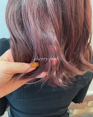 ミディアム カラー 中井 茅佳のヘアスタイル