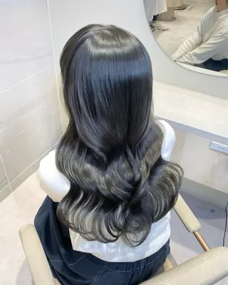 ロング カラー 透明感カラー🌿 グレージュ🐺陽介のヘアスタイル