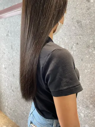 ロング カラー 山下 千明のヘアスタイル
