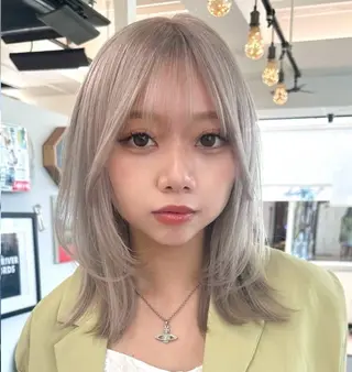 カラー sara ブリーチカラーのヘアスタイル