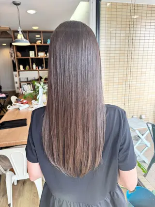 ロング カラー ツキダテ ユイのヘアスタイル