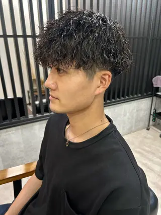 ショート パーマ メンズ 勝毛 広貴のヘアスタイル
