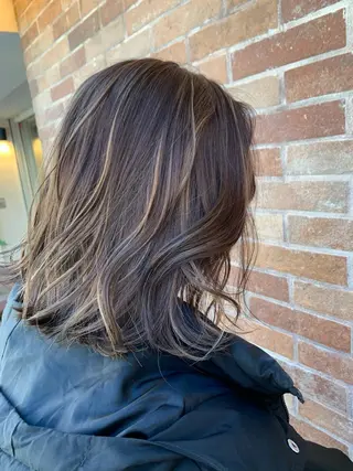 ミディアム カラー 韓国レイヤー×艶髪 ハイトーンRyukiのヘアスタイル
