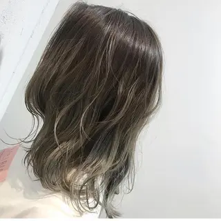 カラー 西田 優菜のヘアスタイル