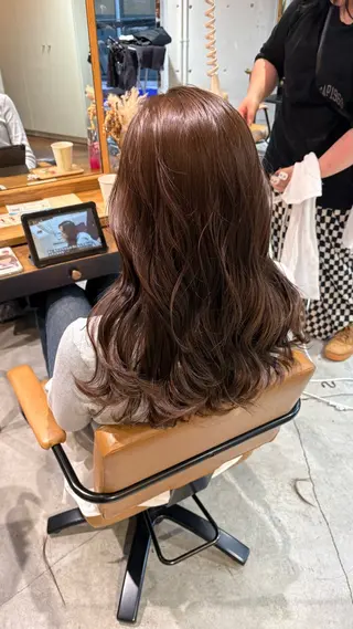 セミロング 亀山 由里菜のヘアスタイル