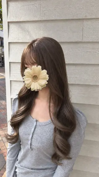 ロング カラー 茂木 陽菜のヘアスタイル