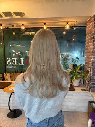 カラー エクステ ハイトーン 💭黒崎ハルカのヘアスタイル