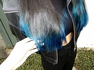 カラー MI KUのヘアスタイル