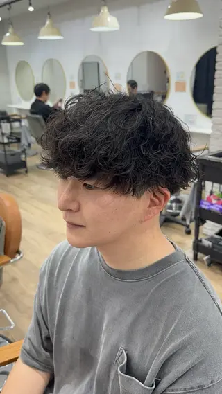 パーマ メンズ REBECCA 宮崎伊玖のヘアスタイル