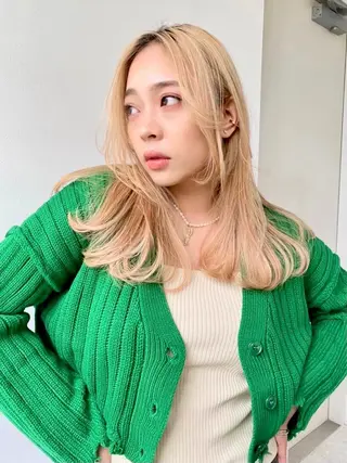 ミディアム カラー 透明感ブリーチ ハイトーンウエダのヘアスタイル
