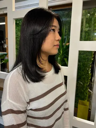 ミディアム 佐藤 爽香のヘアスタイル