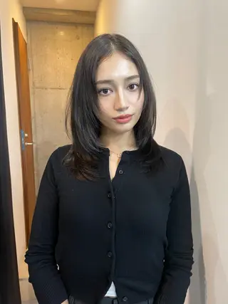 ミディアム 横山 奈央のヘアスタイル